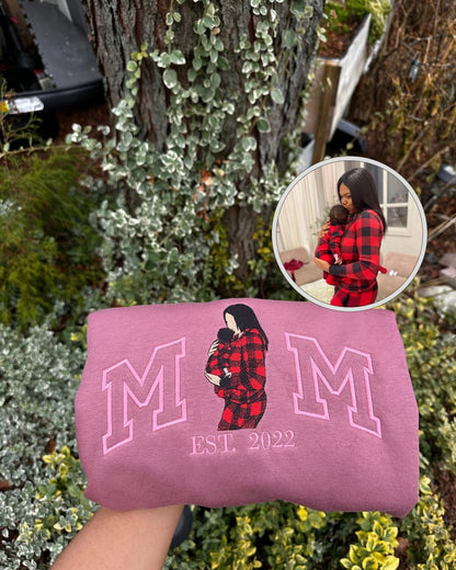 Custom Mom Portrait Sweatshirt – Personalized Embroidered Gift for Mother’s Day