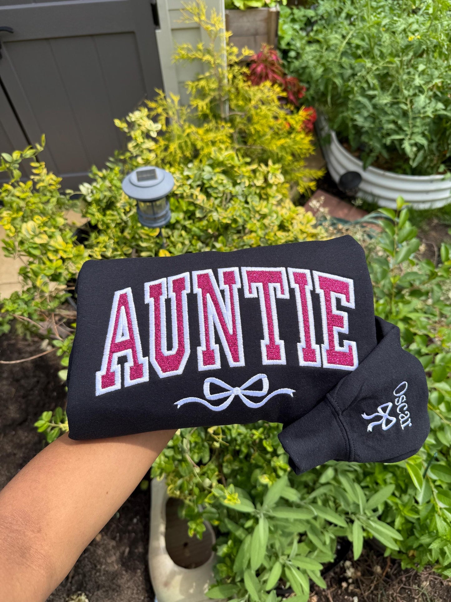 Custom AUNTIE Sweatshirt & Hoodie – Personalized Embroidered Crewneck with Bow and Kids’ Names on Sleeve