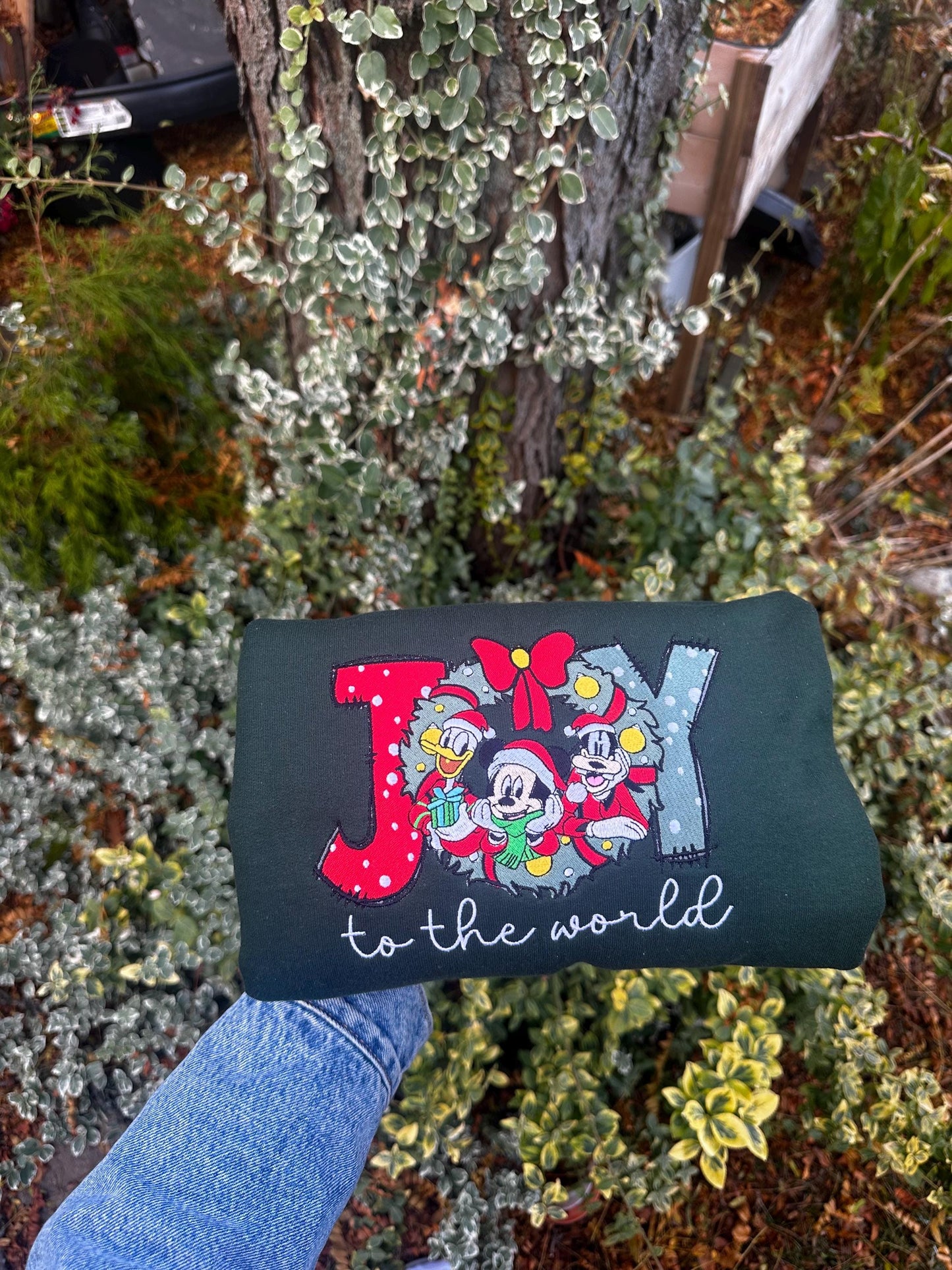 Joy to the World Embroidered Crewneck & Hoodie – Festive Holiday Wreath Design