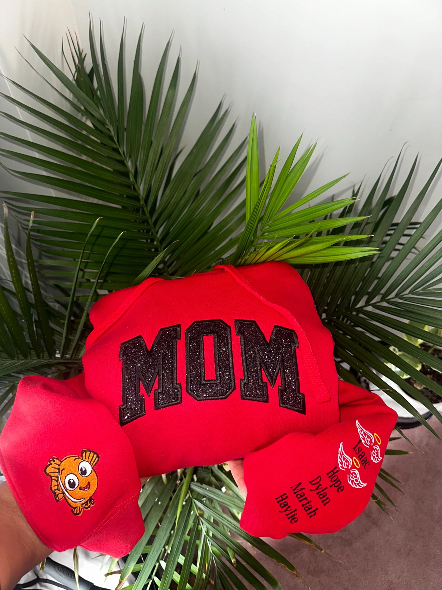 Custom Glitter MOM Sweatshirt & Hoodie – Personalized Embroidered Crewneck with Kids’ Names on Sleeve