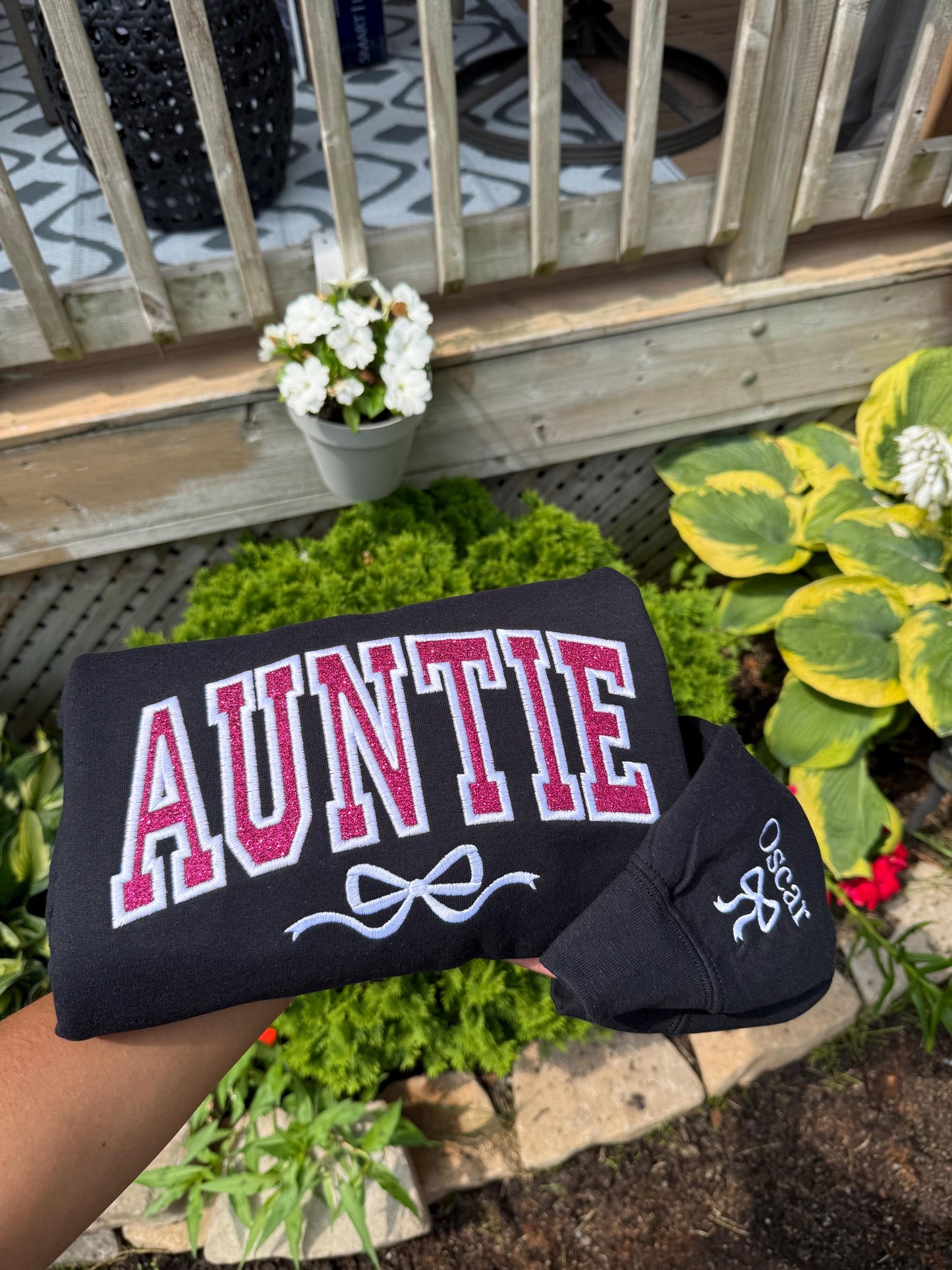 Custom AUNTIE Sweatshirt & Hoodie – Personalized Embroidered Crewneck with Bow and Kids’ Names on Sleeve