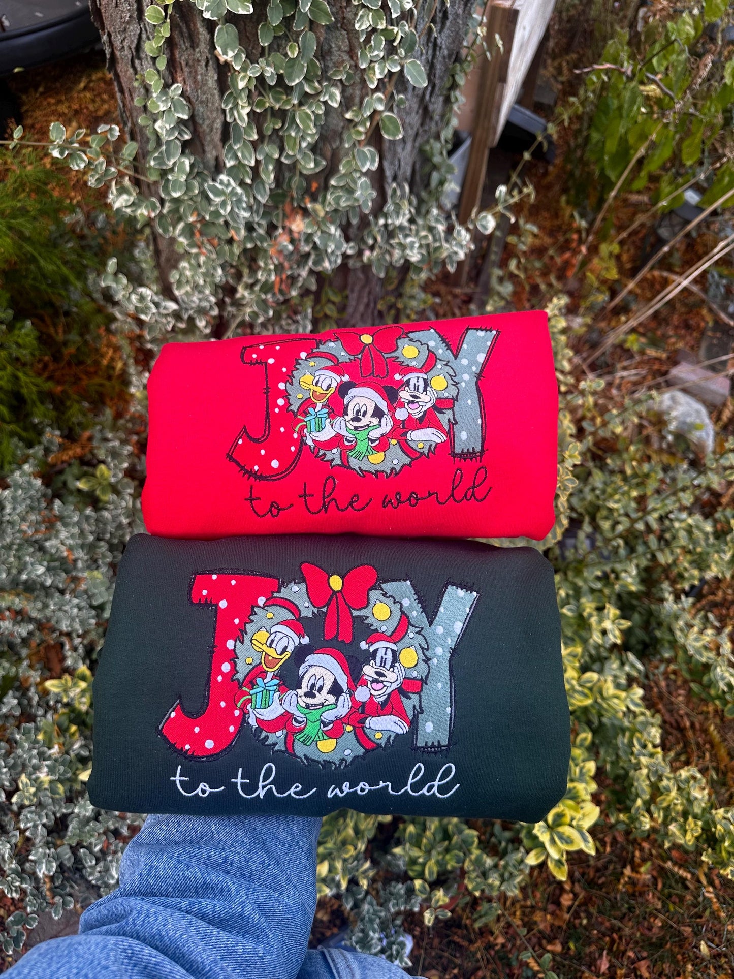 Joy to the World Embroidered Crewneck & Hoodie – Festive Holiday Wreath Design