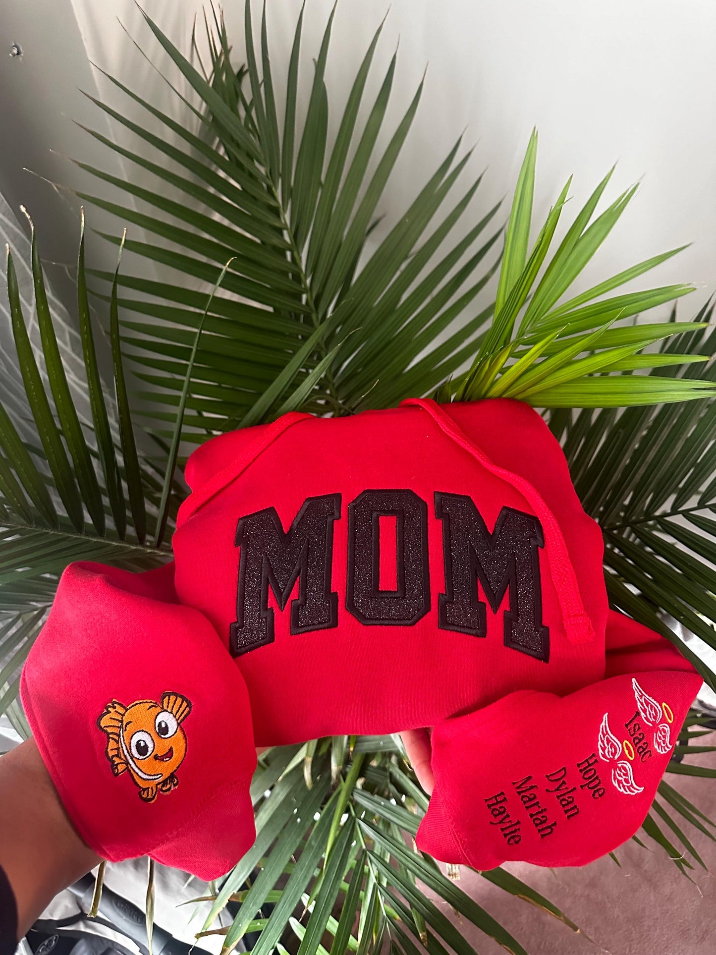 Custom Glitter MOM Sweatshirt & Hoodie – Personalized Embroidered Crewneck with Kids’ Names on Sleeve