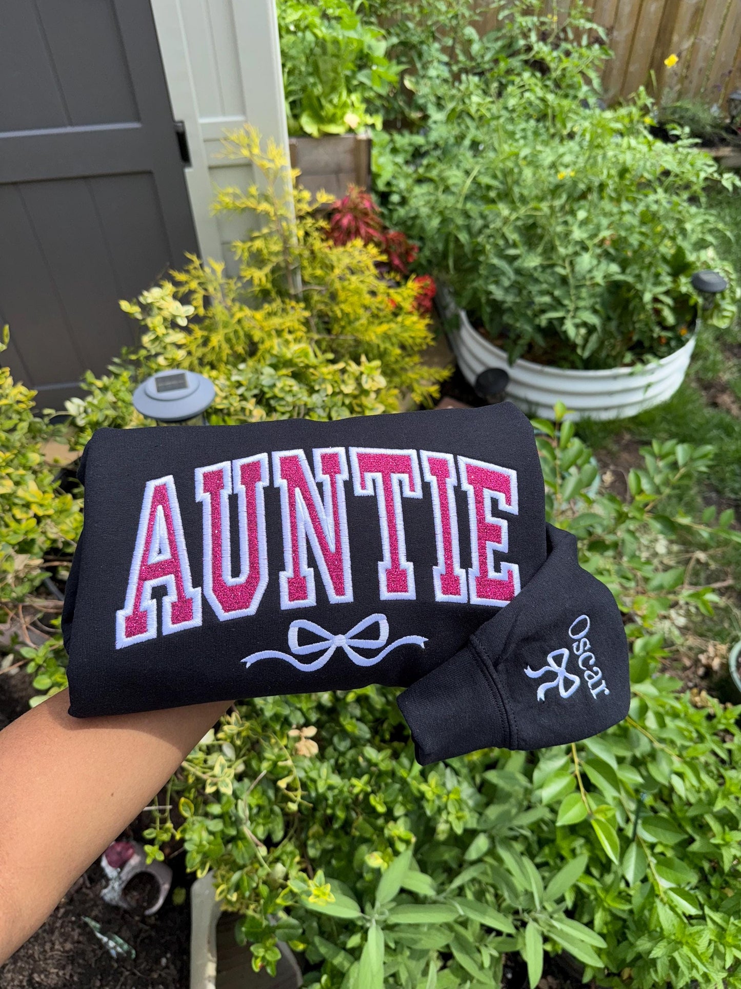Custom AUNTIE Sweatshirt & Hoodie – Personalized Embroidered Crewneck with Bow and Kids’ Names on Sleeve